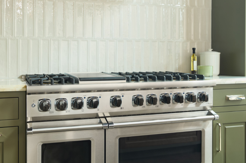 Viking gas range with cooktop and griddle