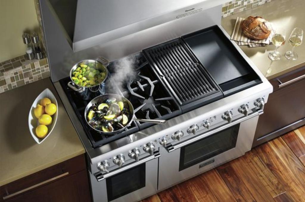 Thermador professional gas range with built-in grill